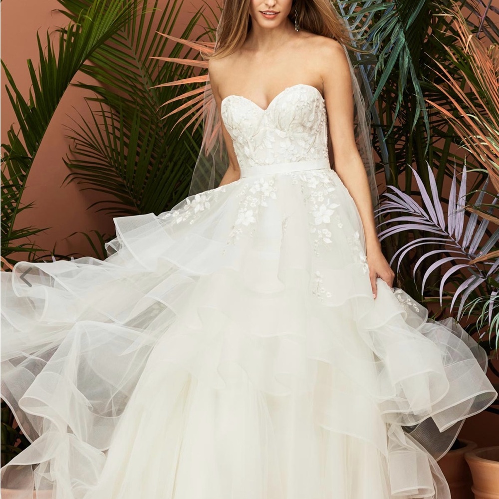 Water size 10 wedding dress.